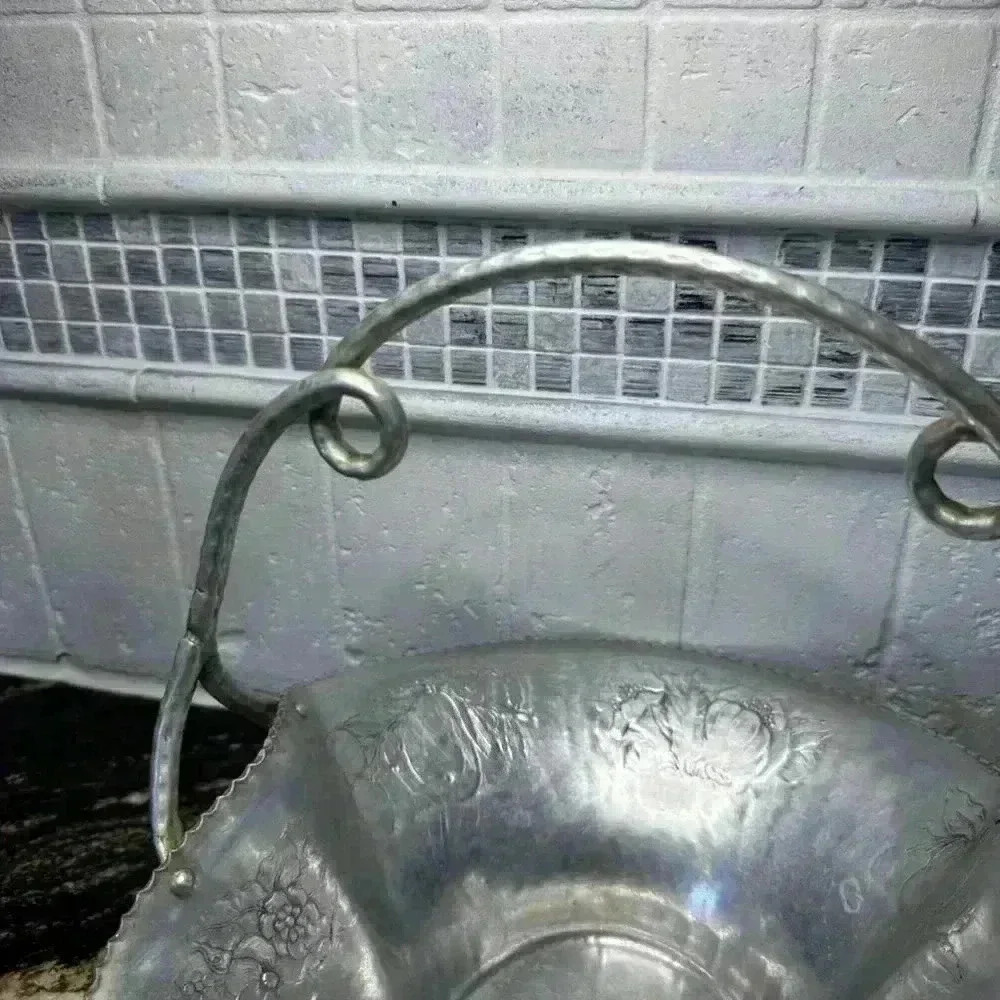 Vintage Cromwell Hand Wrought Hammered Aluminum Basket W/fruit Designs&Handle! - Picture 10 of 16